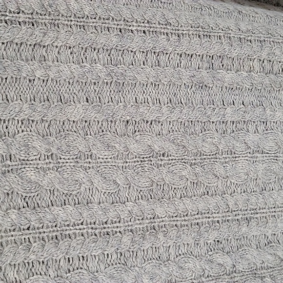 EVELYN GRACE sage green cable knit cashmere sweater.  Size M. - Picture 3 of 4